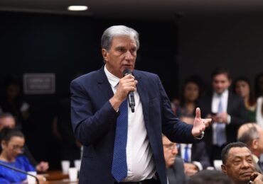 Deputado Rafael Simões pressiona Ministro da Agricultura em defesa dos produtores de leite